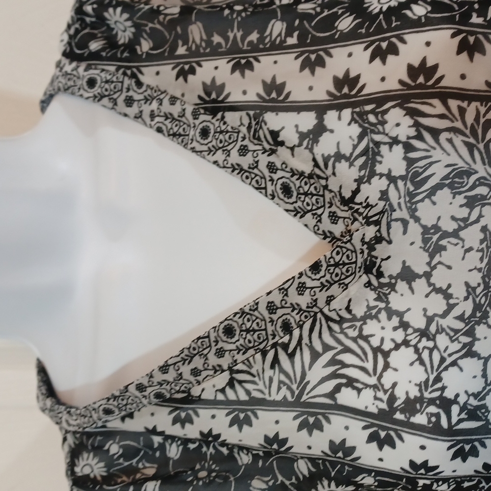Old Navy top. - Picture 2 of 11